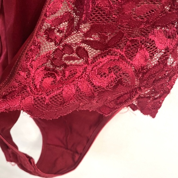 (A9) NEW Frederick’s of Hollywood lace bodysuit in burgundy, Size Small, NWOT - Picture 5 of 9